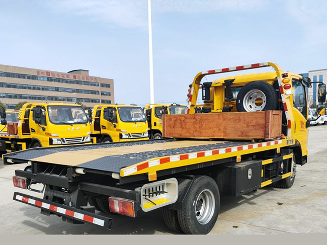 重汽豪沃國(guó)六藍(lán)牌清障車